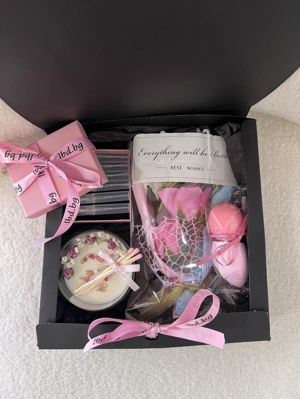 Подаръчна кутия 8 март Pink Wishes Middle