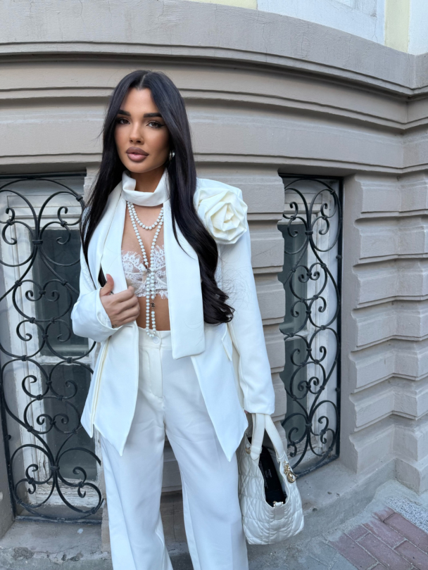 Блейзър с колан и аксесоар Massimo Milky