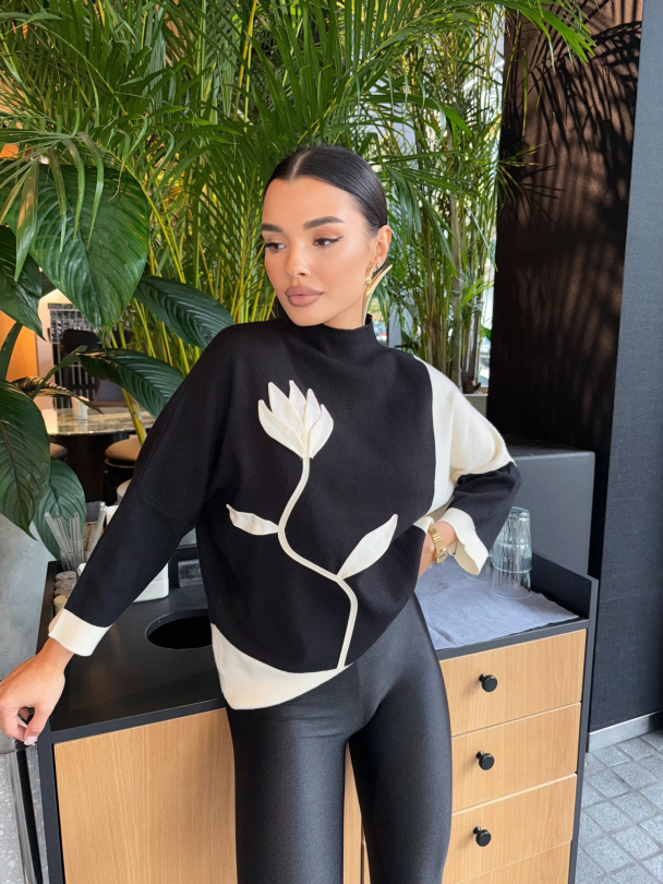 Пуловер Lorina Black