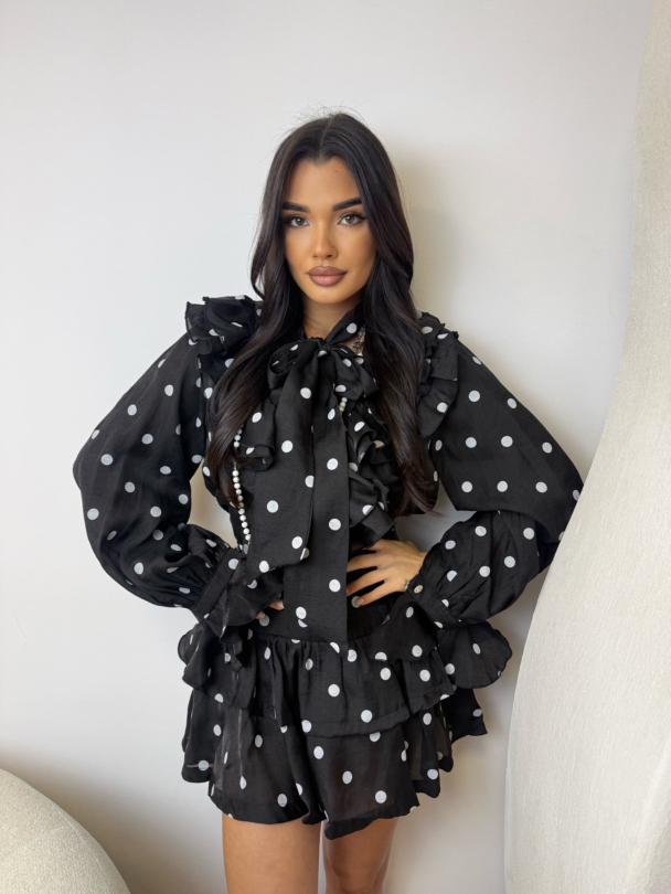 Риза Pointing Black