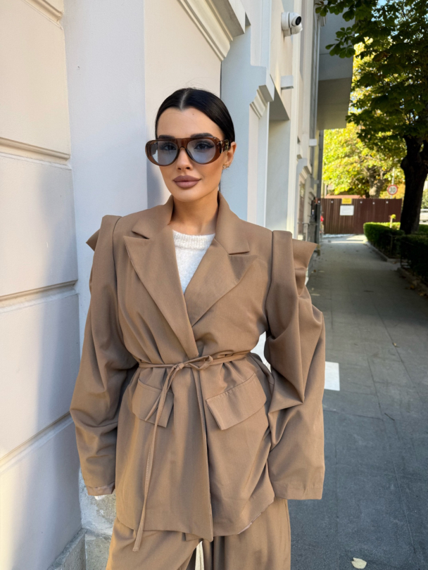 Сако Bisquit Salted Long Caramel