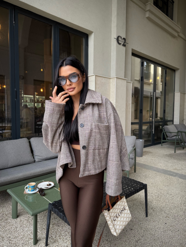 Яке Akiras Brownie