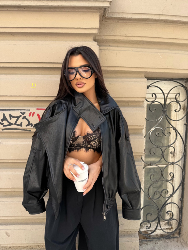 Яке Salmira Black