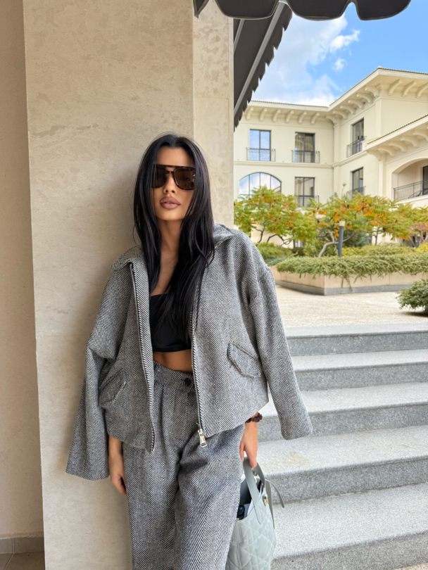 Яке Temptation Grey